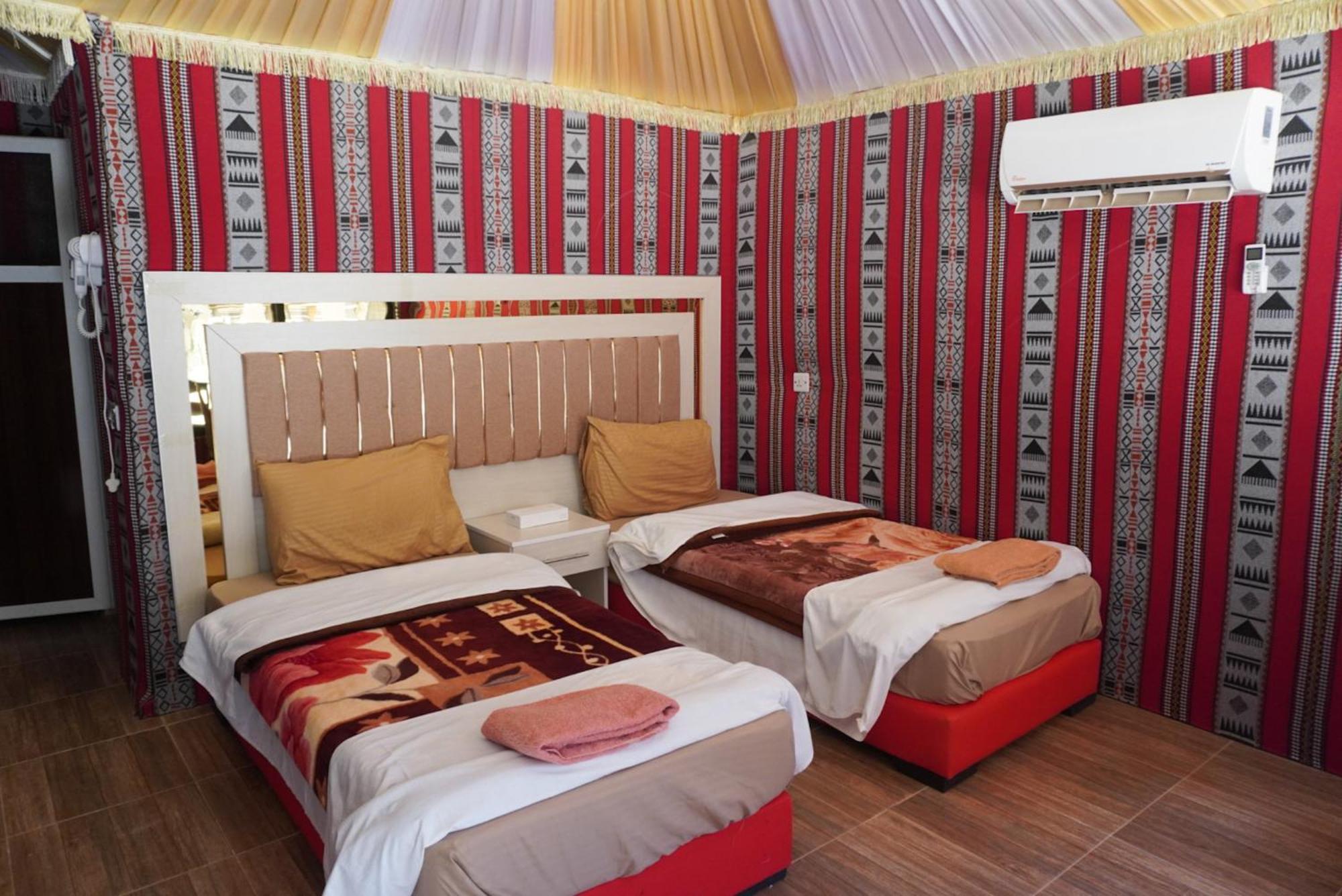 Shaheen Camp Wadi Rum Bagian luar foto
