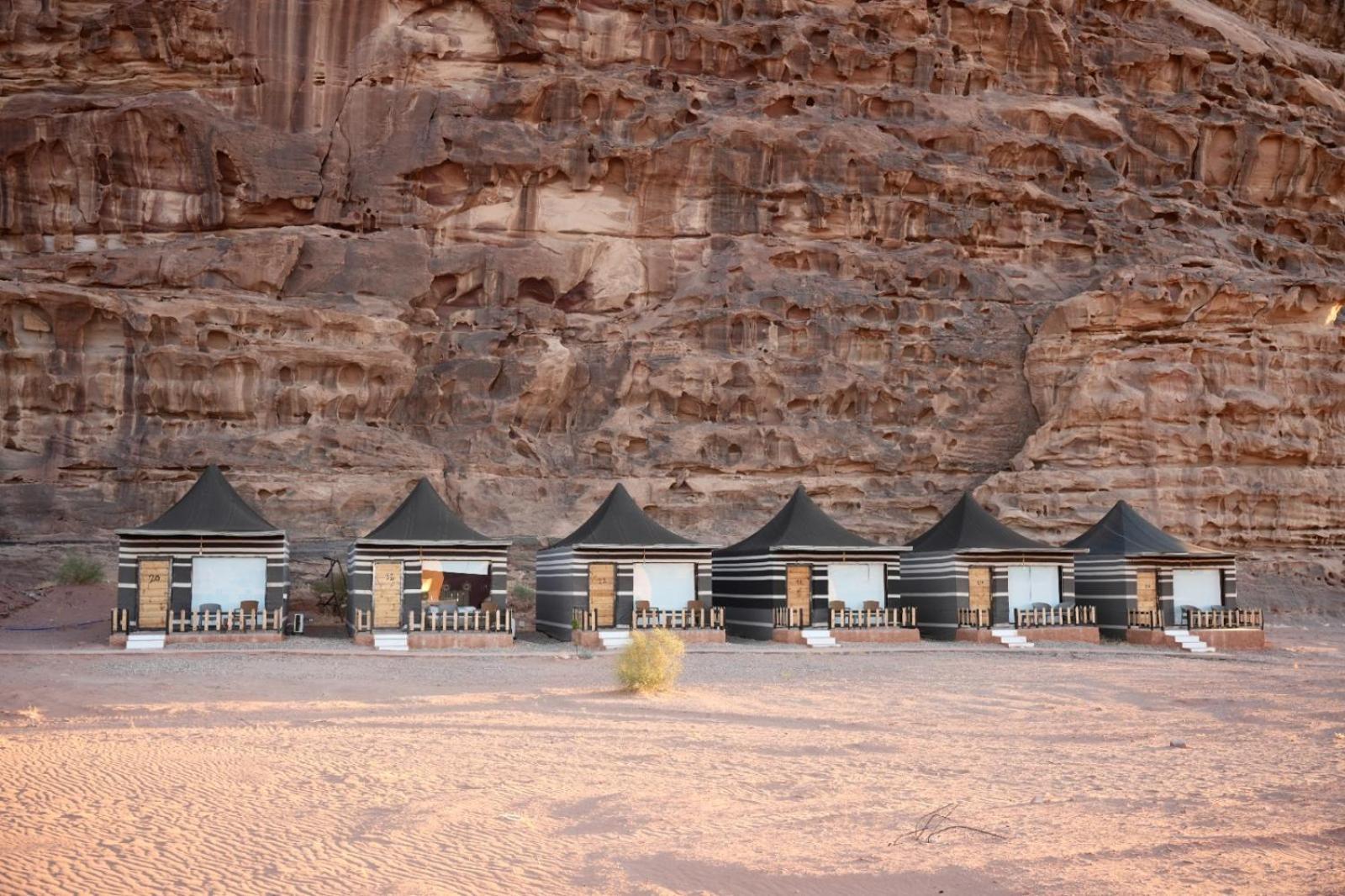 Shaheen Camp Wadi Rum Bagian luar foto