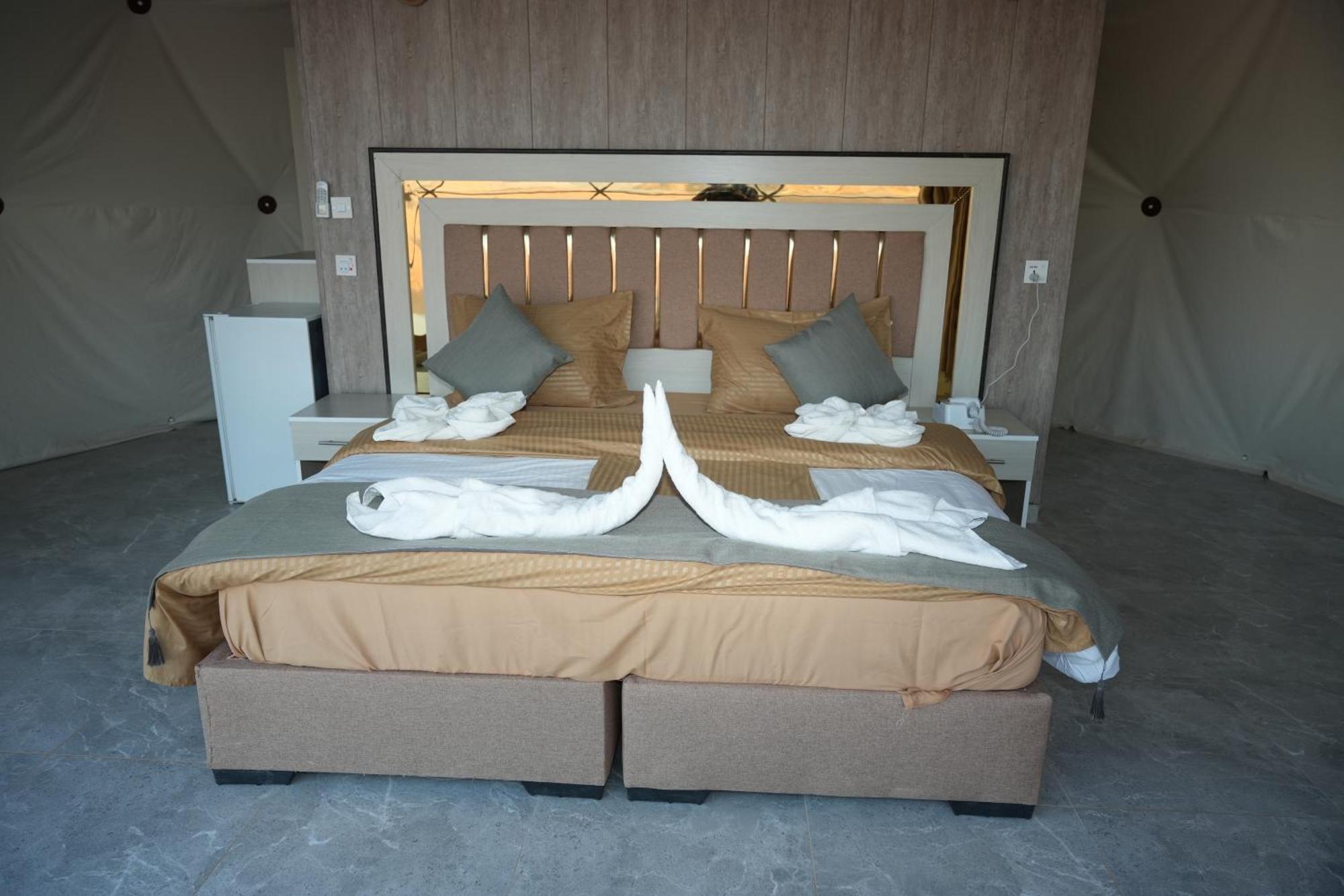 Shaheen Camp Wadi Rum Bagian luar foto